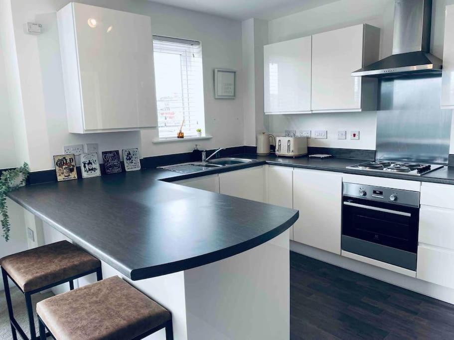 Luxury 2 Bedroom Waterfront Apartment With Balcony Newport  Eksteriør bilde