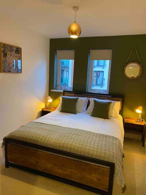 Luxury 2 Bedroom Waterfront Apartment With Balcony Newport  Eksteriør bilde