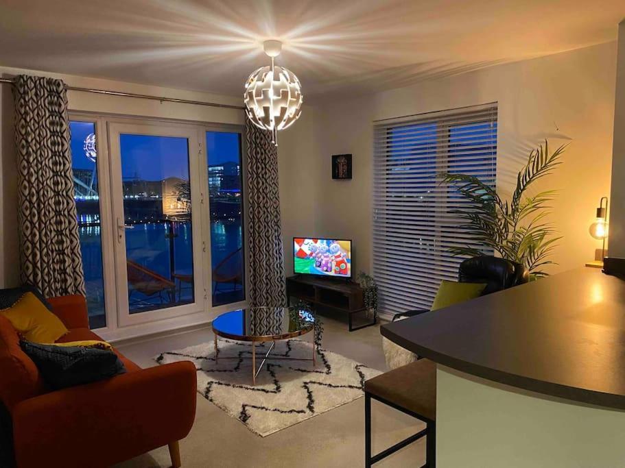 Luxury 2 Bedroom Waterfront Apartment With Balcony Newport  Eksteriør bilde