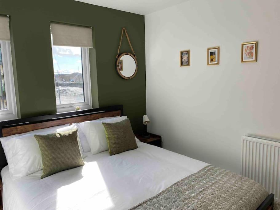 Luxury 2 Bedroom Waterfront Apartment With Balcony Newport  Eksteriør bilde