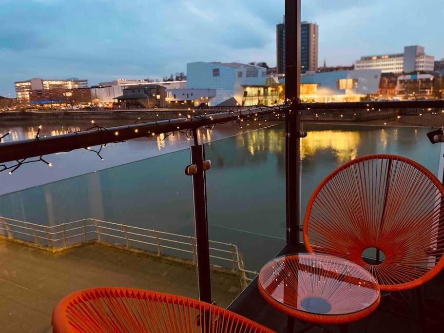 Luxury 2 Bedroom Waterfront Apartment With Balcony Newport  Eksteriør bilde