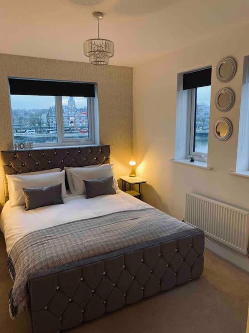 Luxury 2 Bedroom Waterfront Apartment With Balcony Newport  Eksteriør bilde