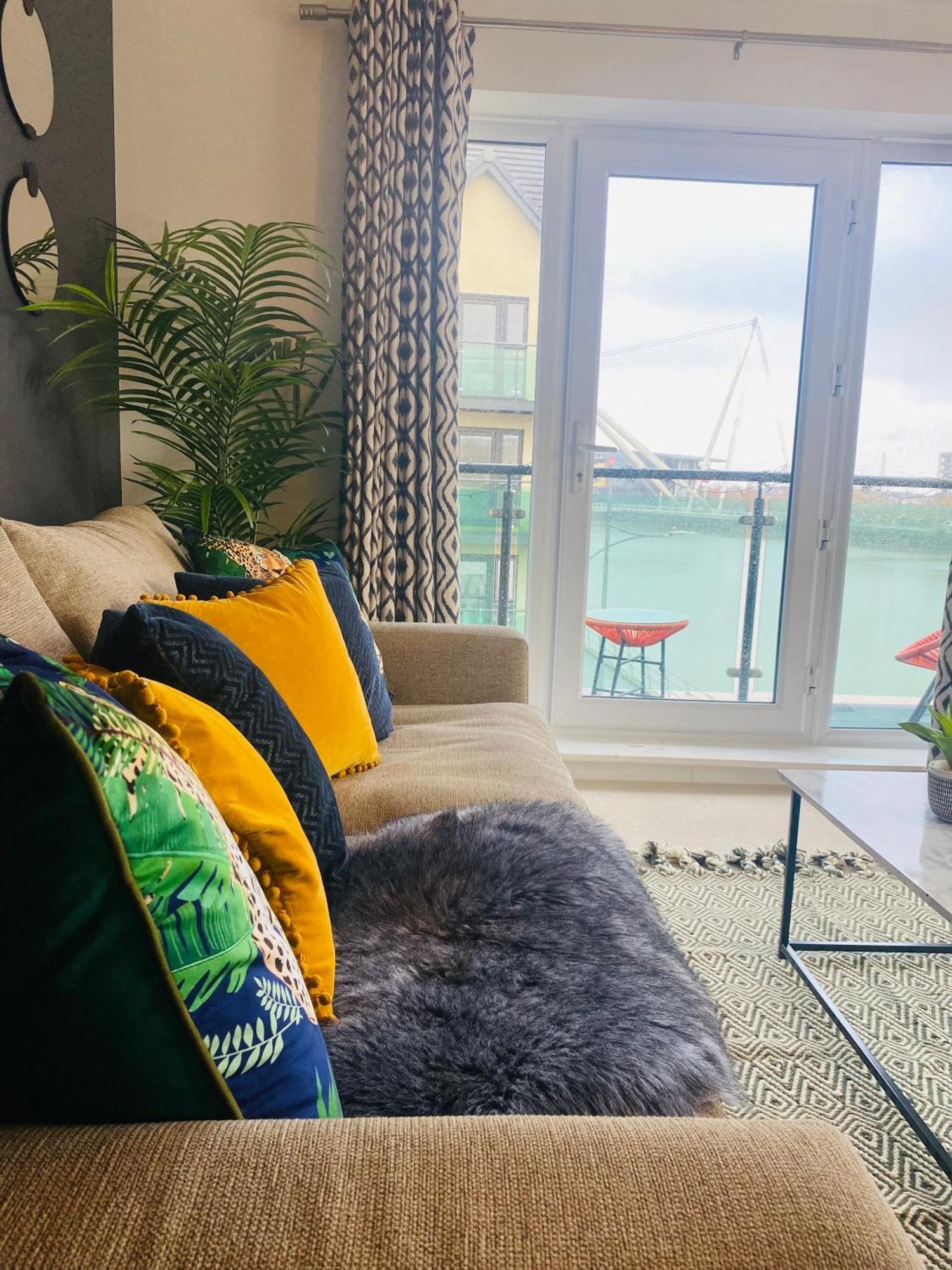 Luxury 2 Bedroom Waterfront Apartment With Balcony Newport  Eksteriør bilde